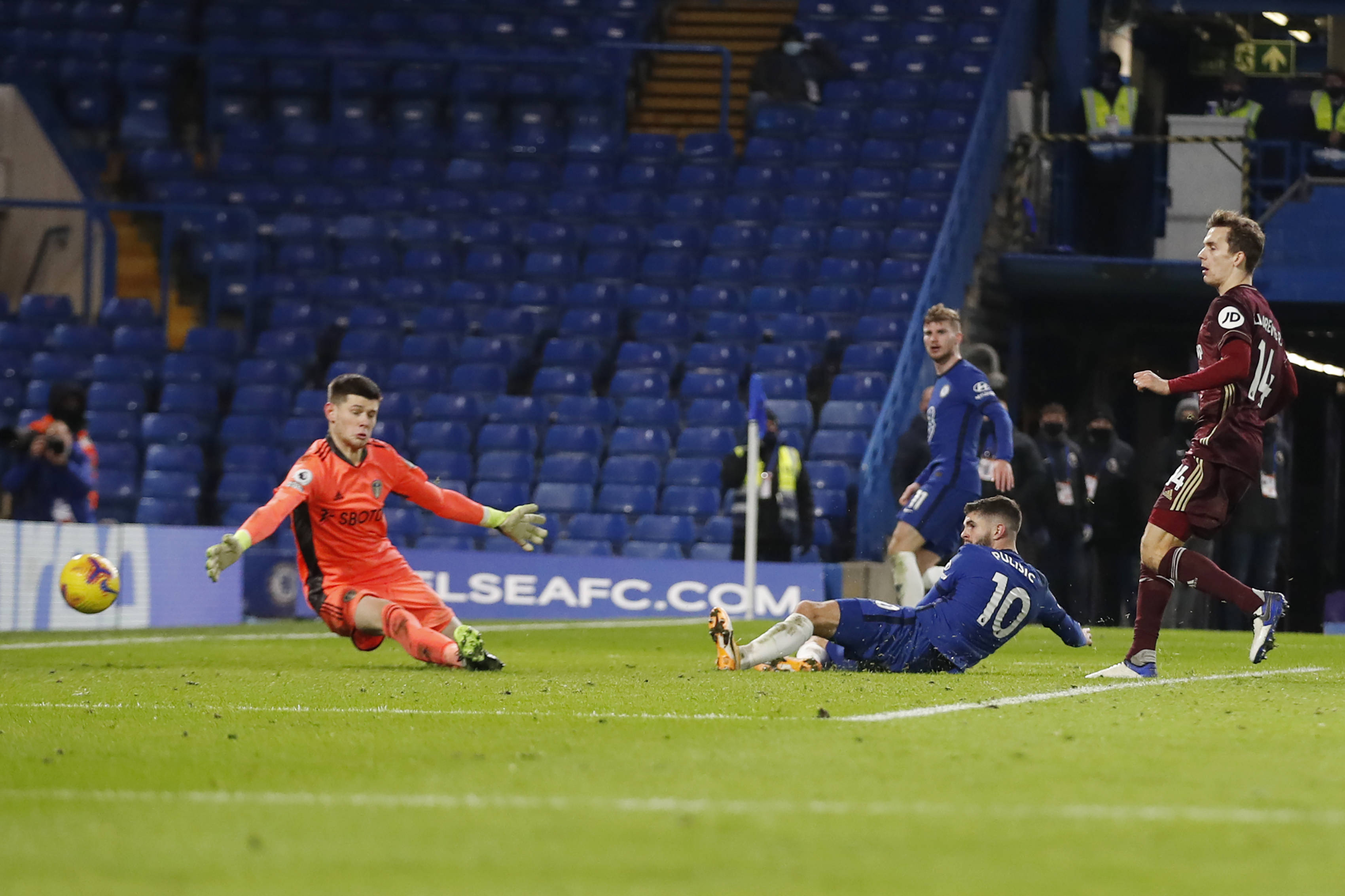 驱动球员跨 驱动球员跨